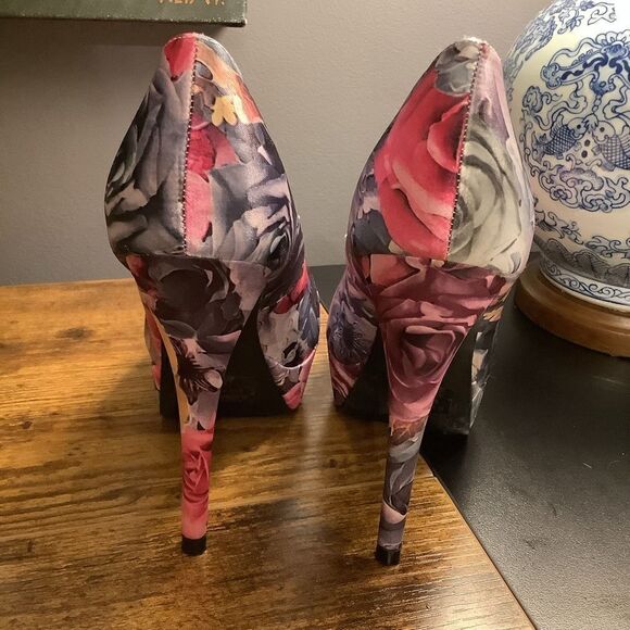 Beauty Heels Floral Stilettos 👠🌸💐🪻❤️ - Picture 5 of 6